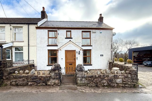 2 bed property, in Gelli Neuadd, £310,000
