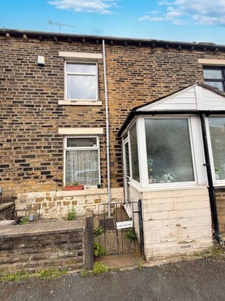 2 bed property, in Woodside Road, £105,000