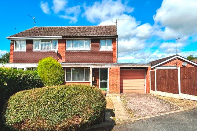 3 bed property, in Almond Close, £240,000