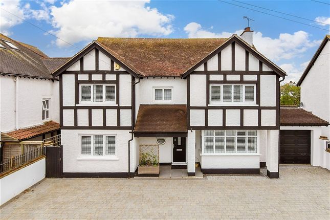4 bed property, in Marshall Avenue, £795,000
