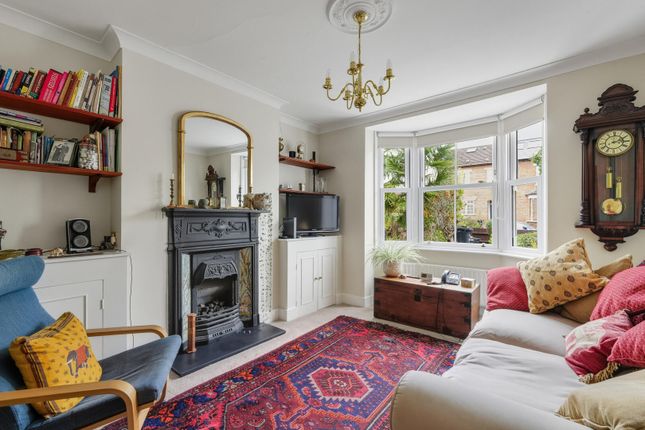 2 bed property, in Halstead Road, £775,000