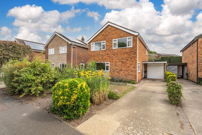3 bed property, in Primula Drive, £425,000