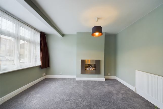 3 bed property, in Woodlands Road, £500,000