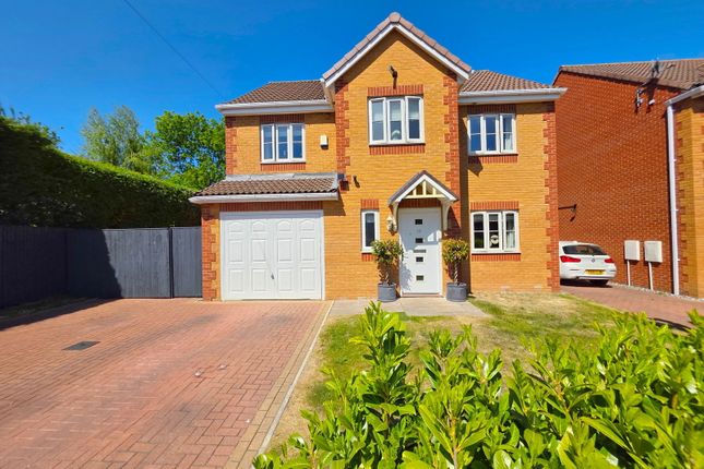 4 bed property, in Park Close, £375,000