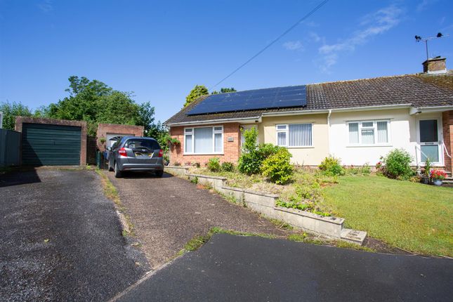 2 bed property, in King Cuthred Close, £285,000
