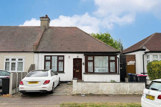 2 bed property, in 60 Eastcote Grove, £275,000