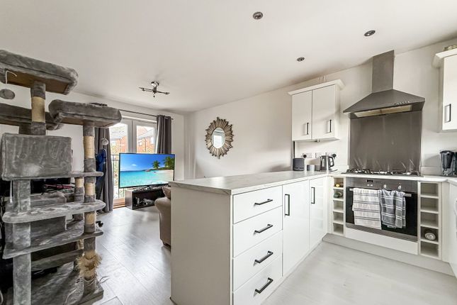 2 bed property, in St. James Gardens, £196,000