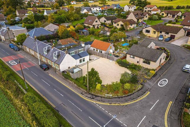 5 bed property, in Cupar Road, £400,000