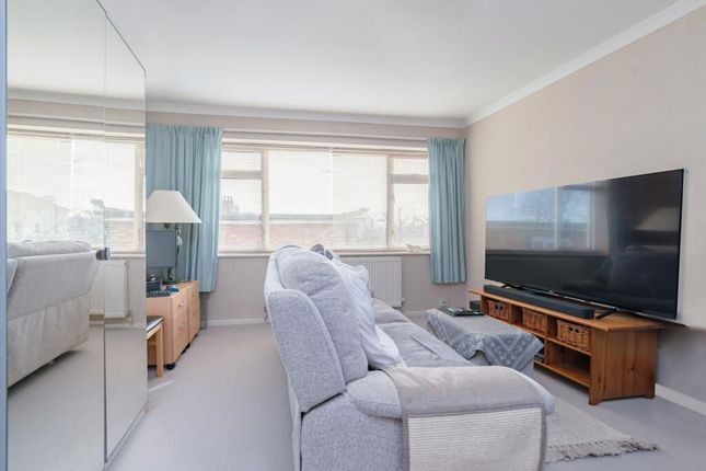 1 bed property, in Willesden Lane, £300,000