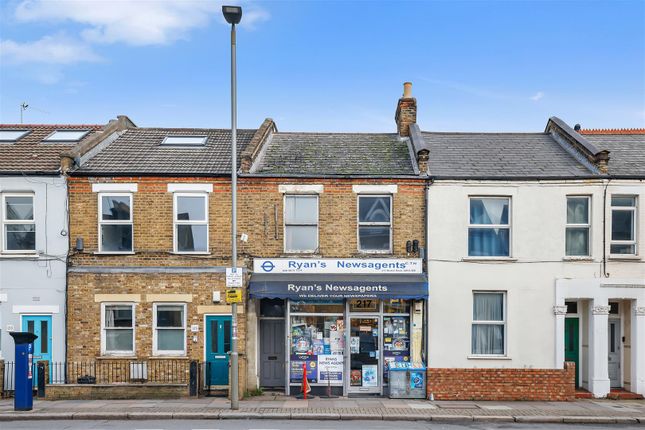 1 bed property, in Merton Road, £235,000