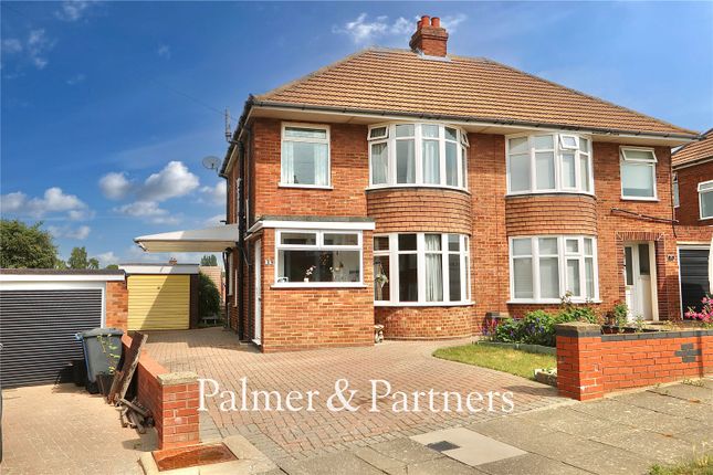 3 bed property, in Rosecroft Road, £270,000
