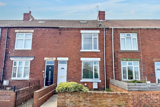 2 bed property, in East Street, £75,000
