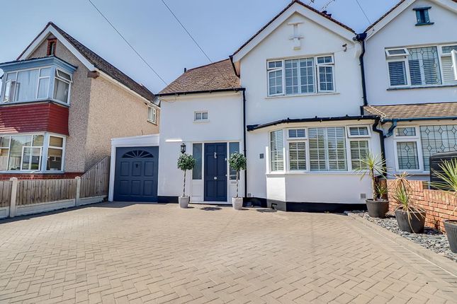 3 bed property, in Marcus Avenue, £675,000
