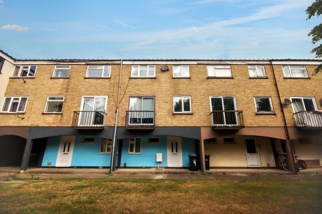 5 bed property, in St. Marys Square, £250,000