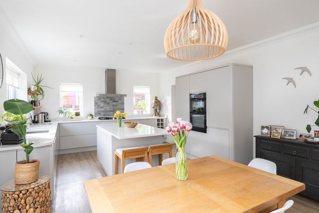 3 bed property, in Warwick Road, £750,000