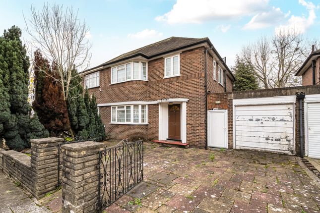 3 bed property, in East Close, £1,050,000