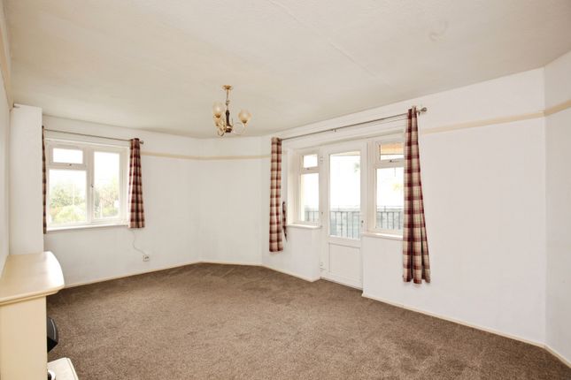 3 bed property, in Warbro Road, £110,000