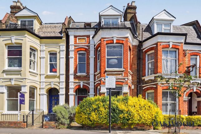 2 bed property, in Clissold Crescent, £600,000