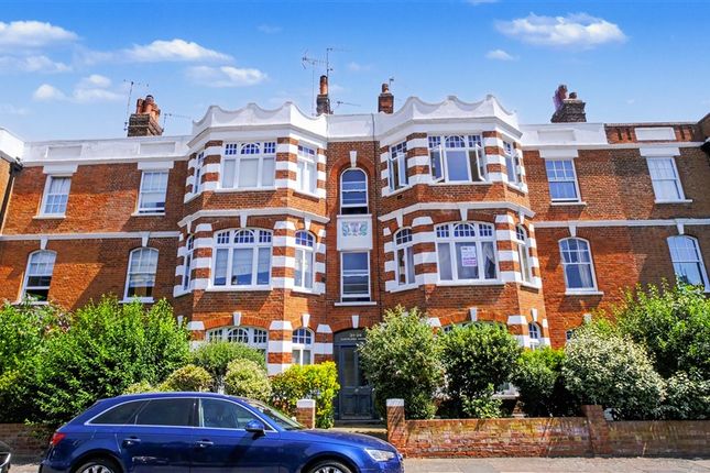 2 bed property, in Castelnau Gardens, £470,000