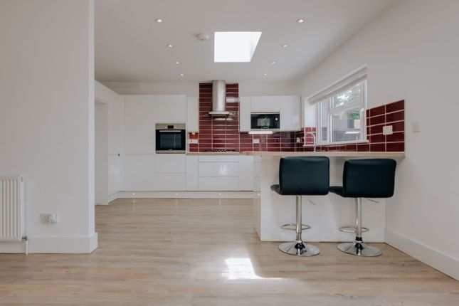 2 bed property, in Harrow Way, £550,000