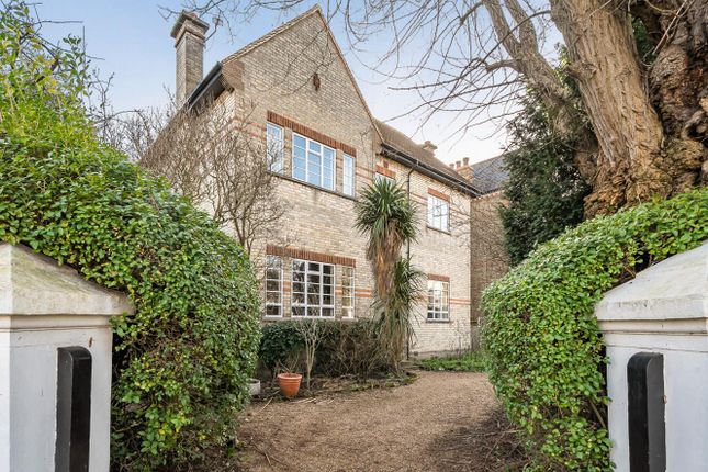 3 bed property, in Hayne Road, £675,000