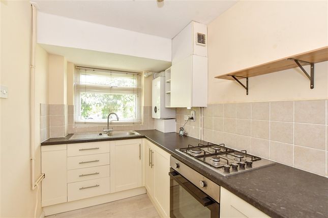 2 bed property, in Brook Gardens, £325,000