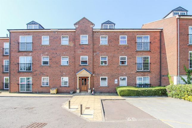2 bed property, in St. Christophers Walk, £149,950