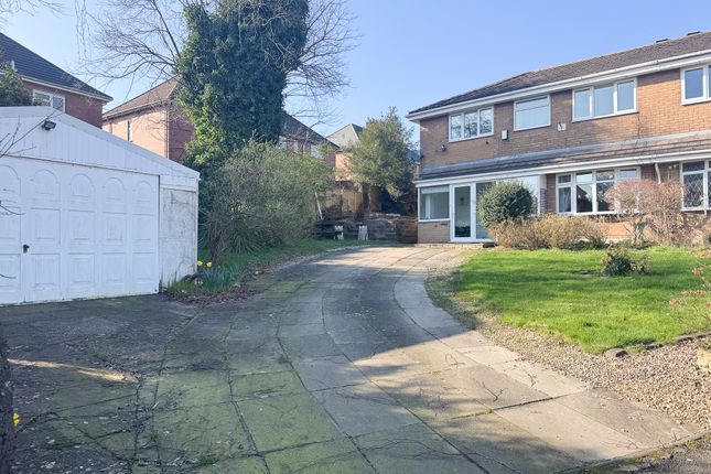 3 bed property, in Rogate Close, £225,000