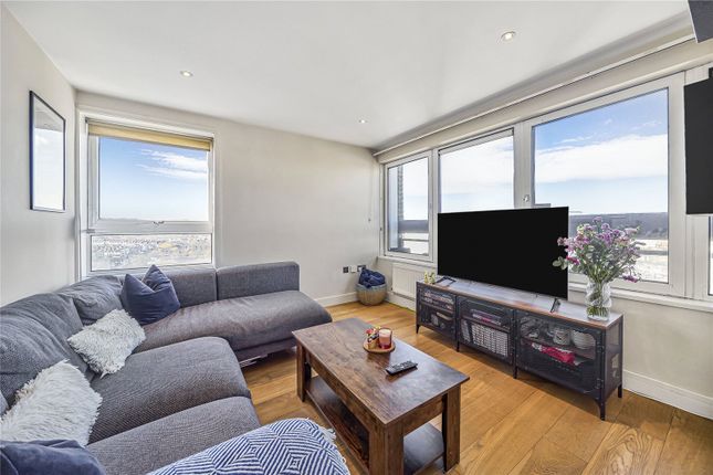 2 bed property, in Wandsworth Road, £260,000