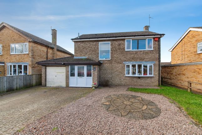 3 bed property, in The Chase, £275,000