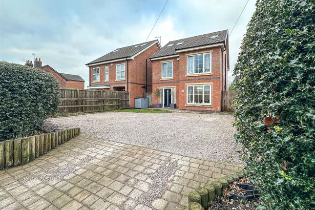 4 bed property, in Chells Hill, £500,000