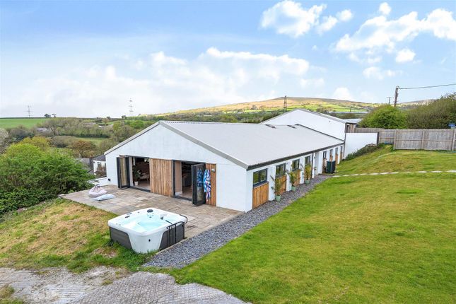 5 bed property, in Earlscombe Barns, £850,000