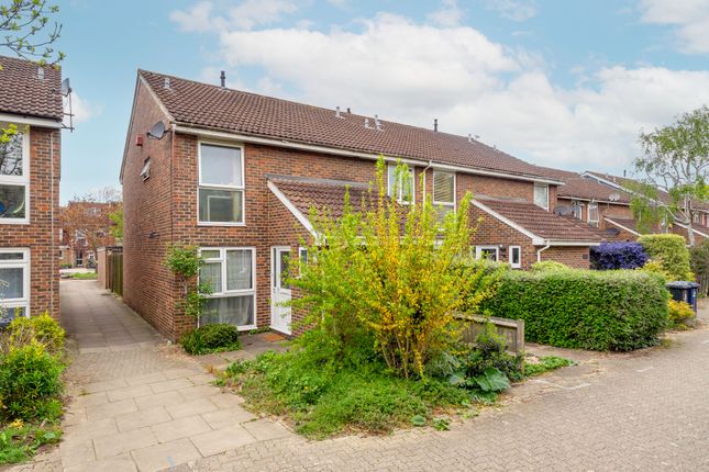 2 bed property, in Aspen Close, £499,950