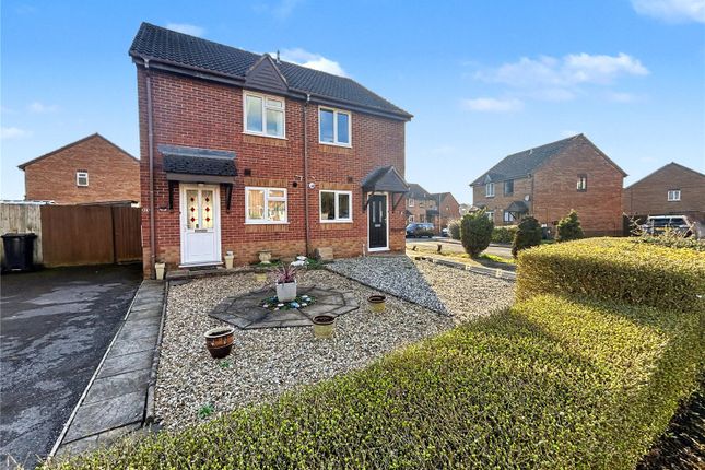 2 bed property, in Taylors Court, £220,000