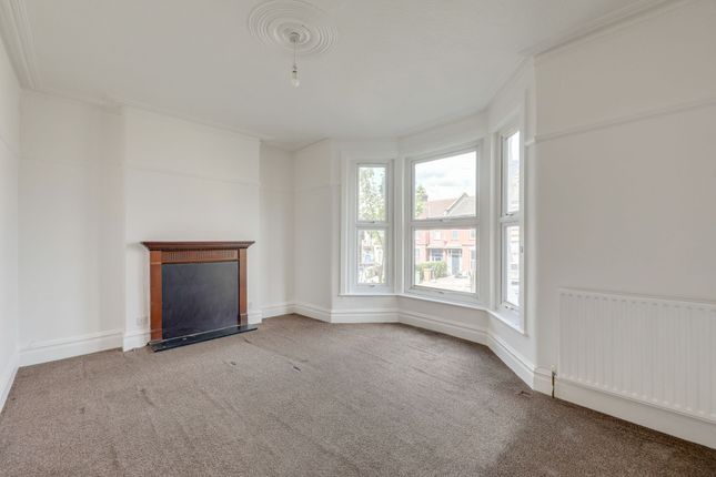 2 bed property, in Ardoch Road, £300,000