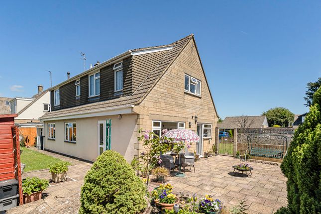 4 bed property, in Churn Close, £595,000