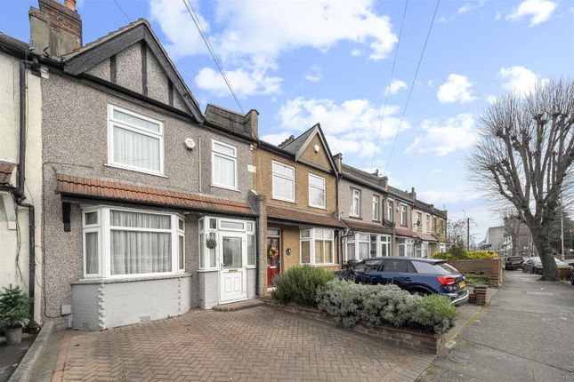 2 bed property, in Hall Lane, £465,000