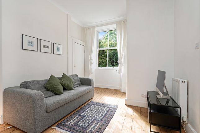 1 bed property, in 34/2 Broughton Road, £175,000