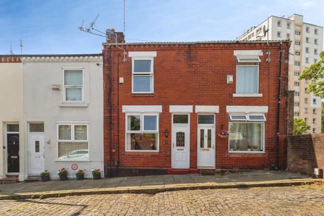 2 bed property, in Canning Street, £210,000