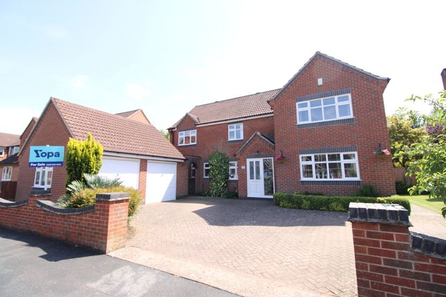 5 bed property, in Bowmans Way, £600,000