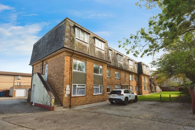 2 bed property, in Stamford Avenue, £165,000
