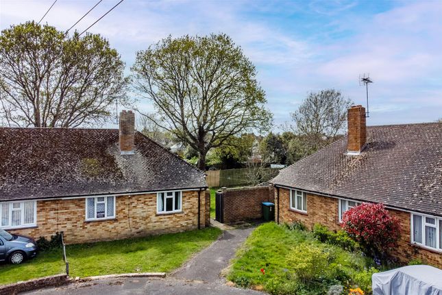 2 bed property, in Rodney Close, £180,000