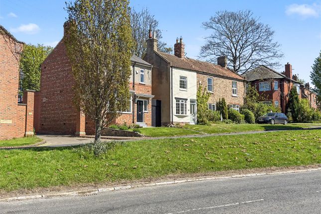 2 bed property, in Cockerton Green, £155,000
