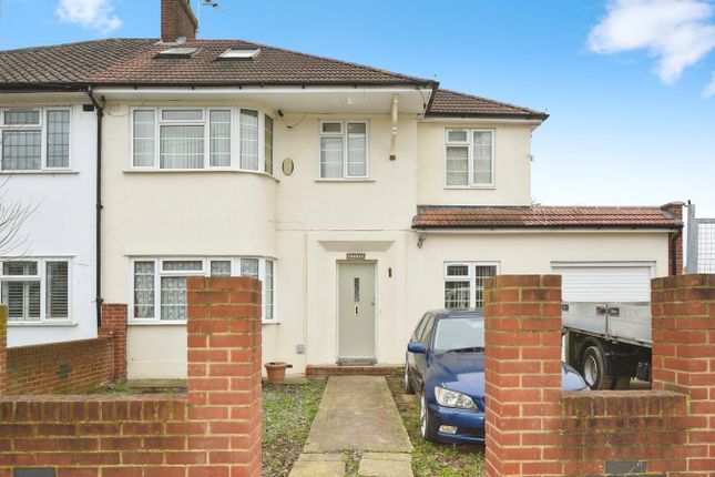 6 bed property, in Zangwill Road, £735,000