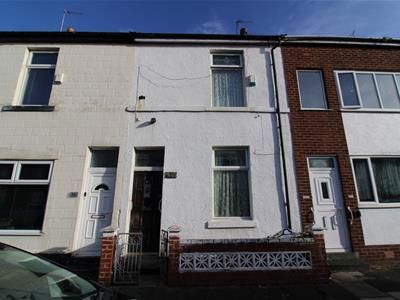 2 bed property, in Kemp Street, £75,000
