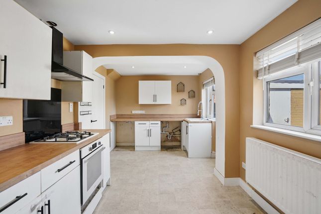 3 bed property, in Gainsborough Green, £300,000