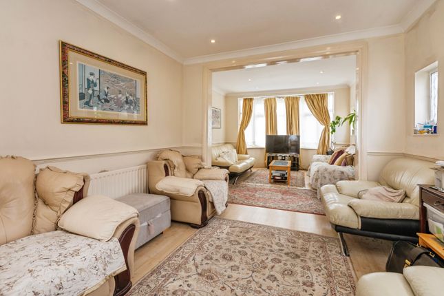 3 bed property, in Burgess Avenue, £589,950