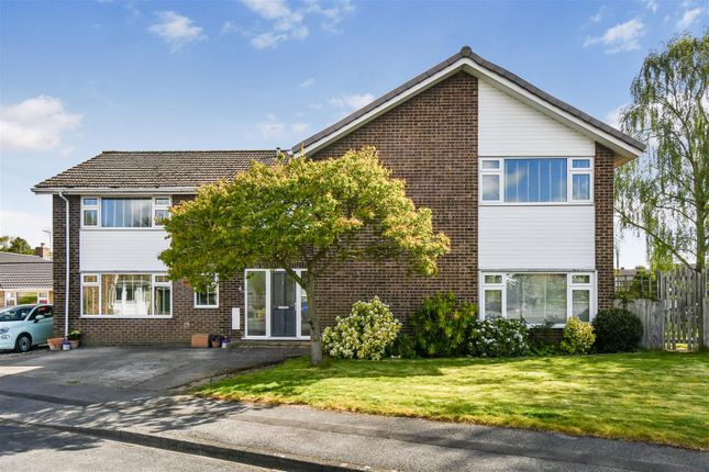 5 bed property, in Valley View, £600,000