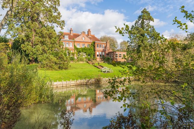 5 bed property, in Off High Street, £1,100,000