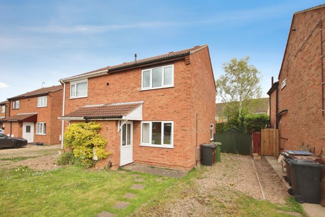 2 bed property, in Falklands Close, £167,500